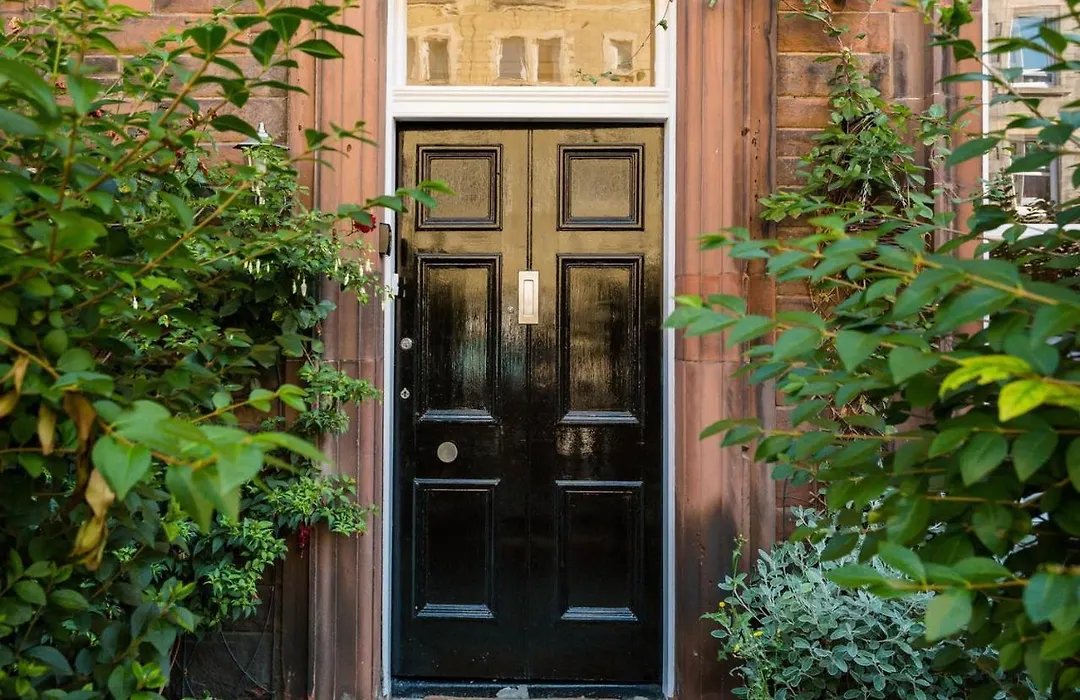 Beautiful, Traditional 2 Bedroom Main Door Flat Appartamento Edimburgo