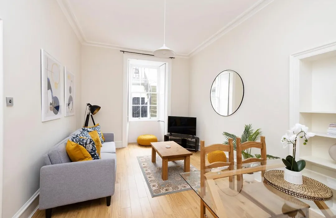 Joivy Chic Near Stockbridge Market * EDI