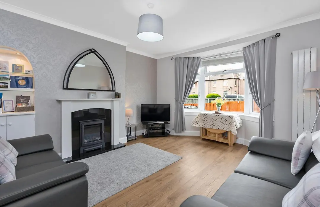 Crewe - 2 Bed, Free Off Street Parking And Private Garden * Эдинбург
