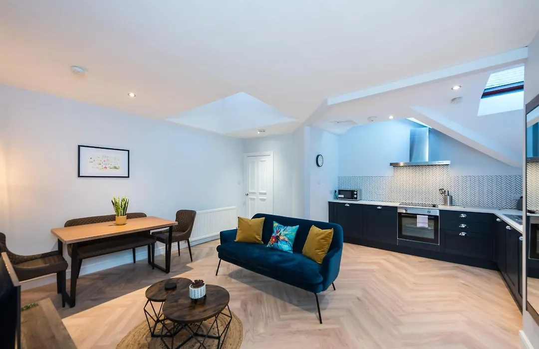 Quiet, 2 Bedroom Royal Mile Gem Edinburgh