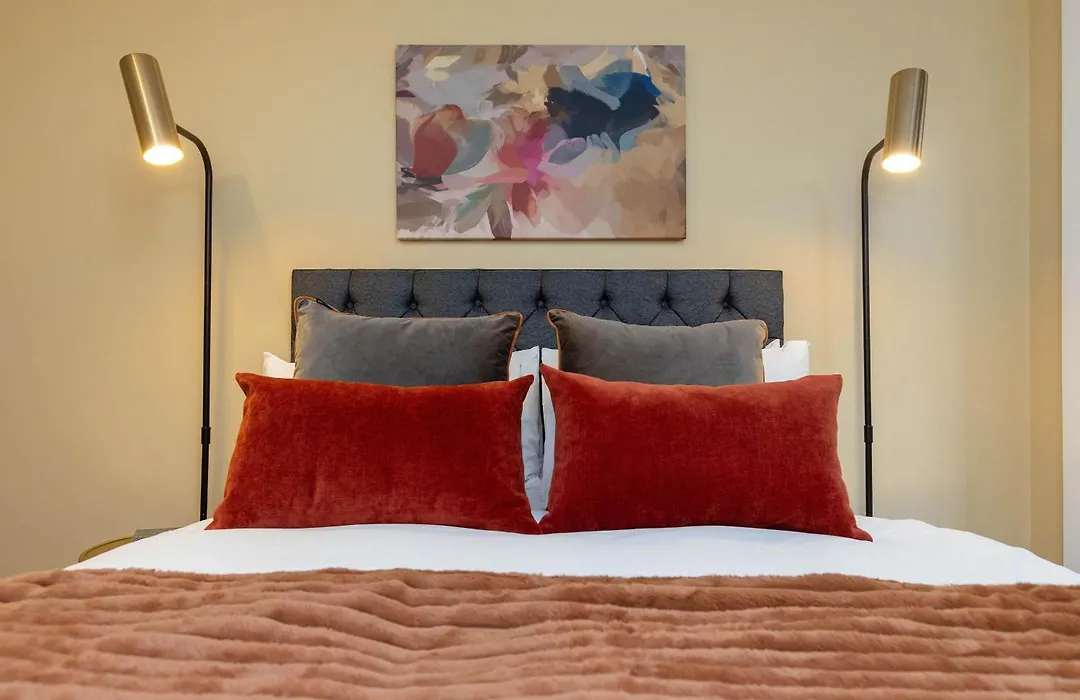Apartment Dragon Luxury Serviced At Albyn Place EDI