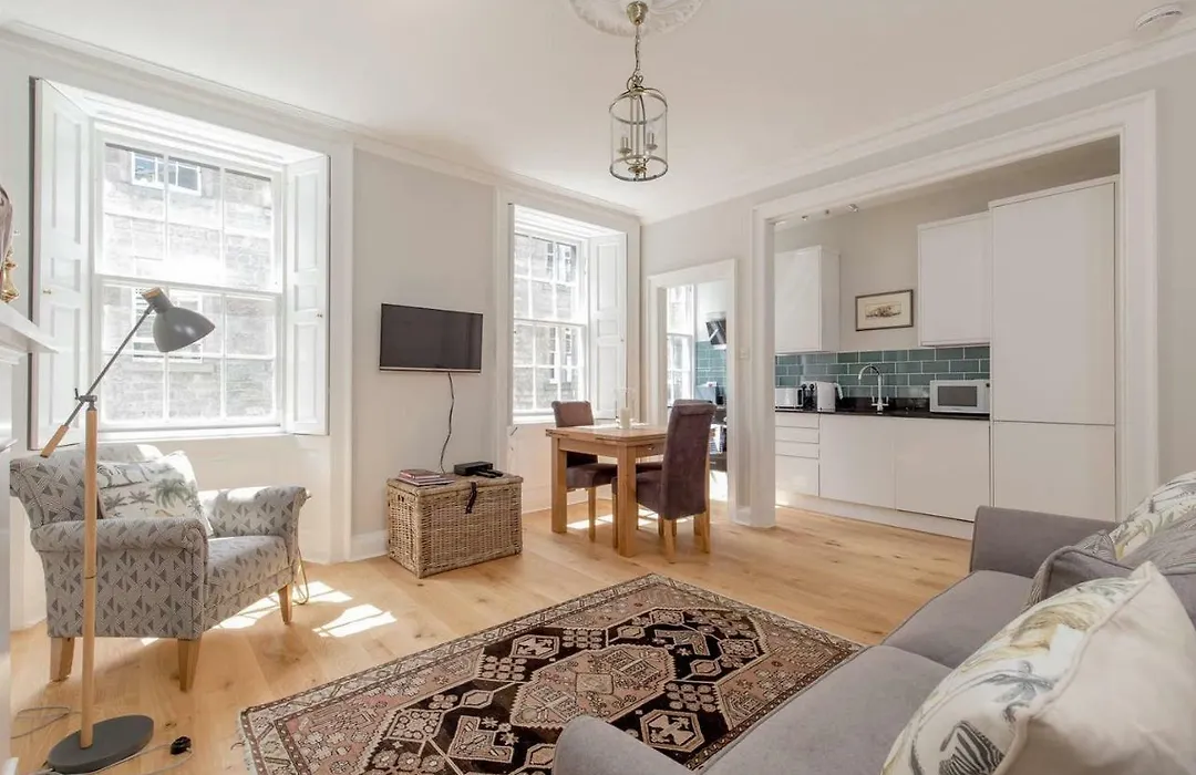 Altido Elegant Georgian 2-bedrm Apt In Heart Of Old Town Edimburgo