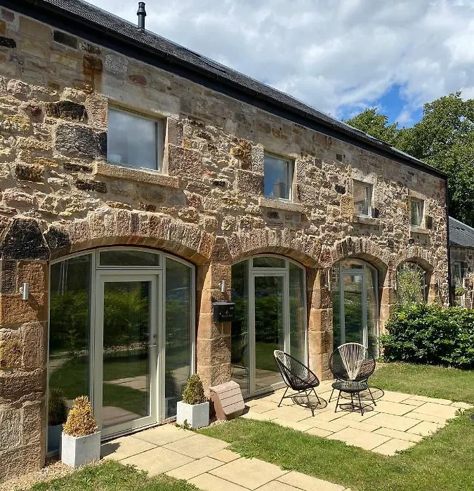 Luxurious 3 Bedroom With 2 Parking Spaces * EDI