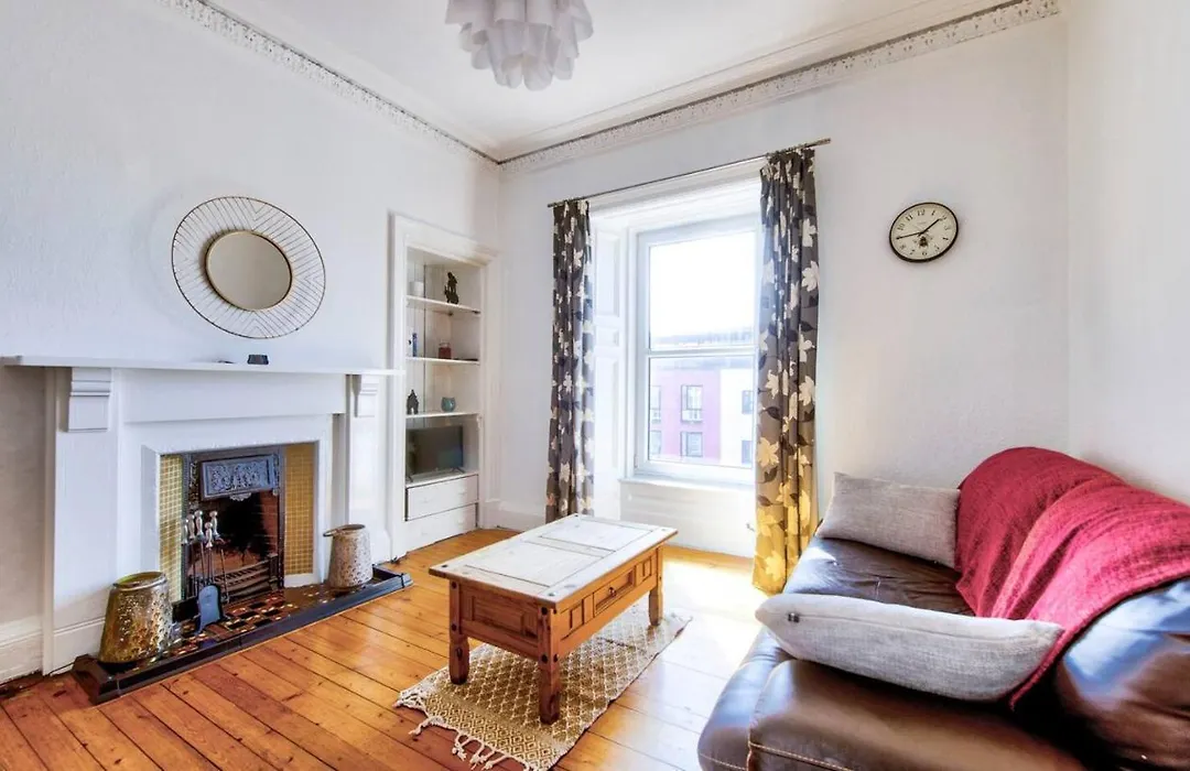 Entire Period Flat By Centre