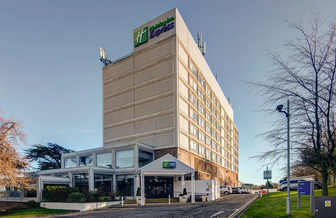 Express West By Ihg Hotel 3*