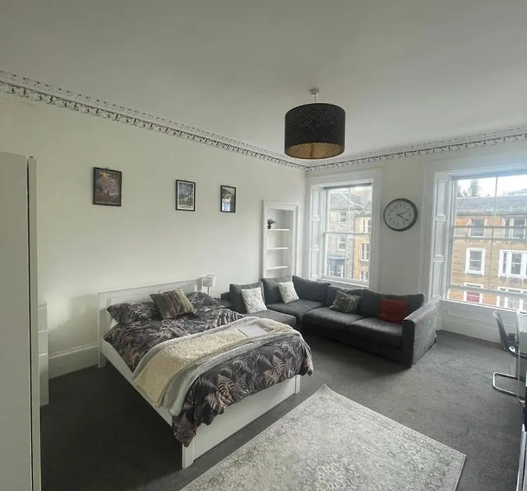 Joivy Spacious 3-bed Flat With Castle Views Apartment