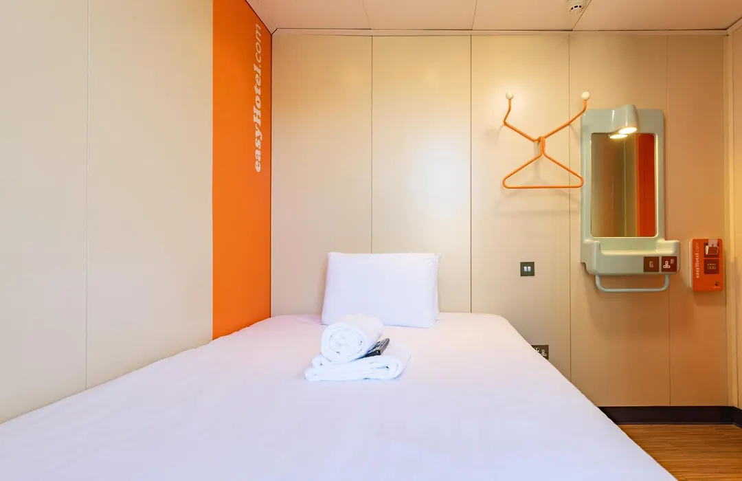 Easyhotel