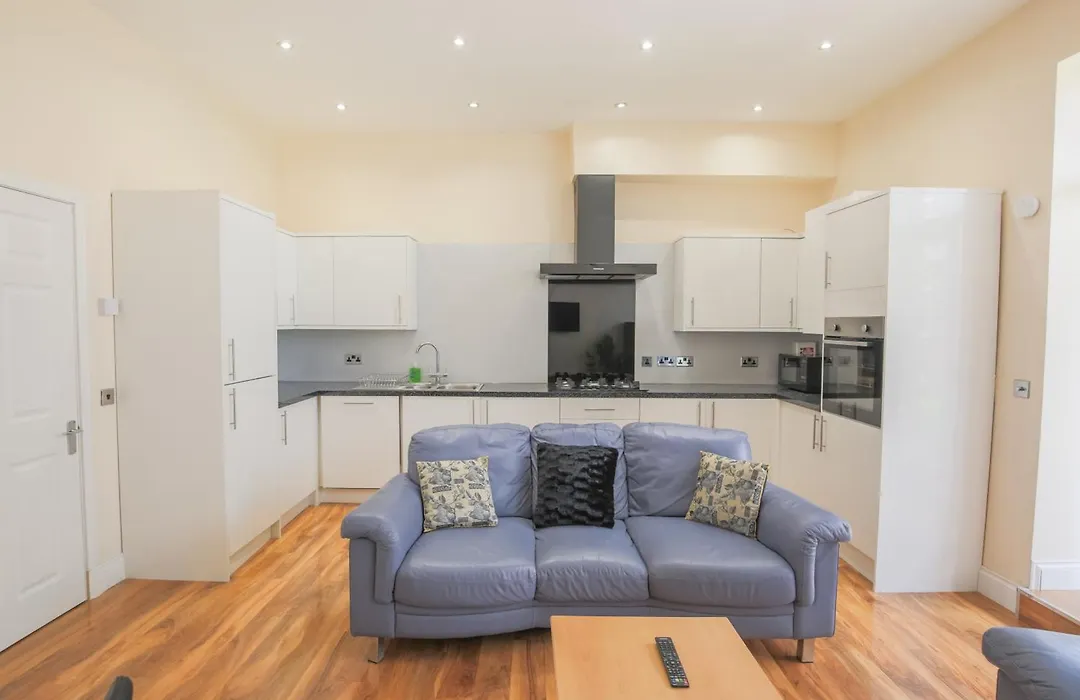 Stylish Modern 4 Bed EDI