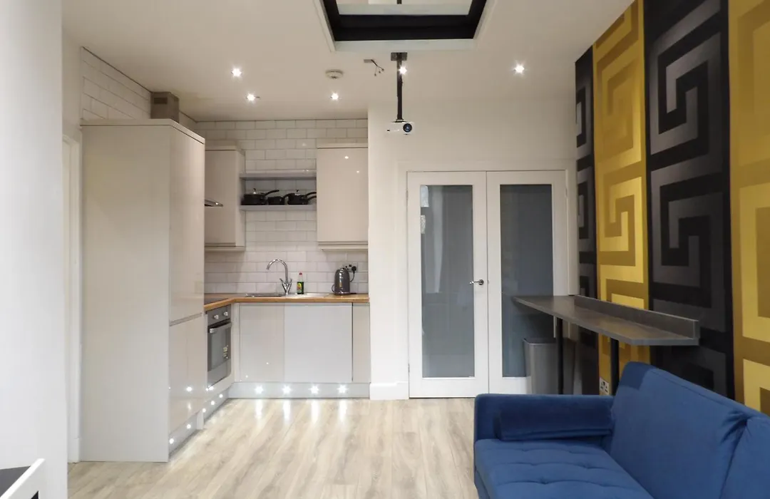 Ground Floor Flat With Patio And Hot Tub Near Murrayfield Stadium *