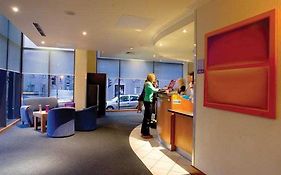 Premier Inn Edinburgh City Centre Lauriston Place Exterior photo